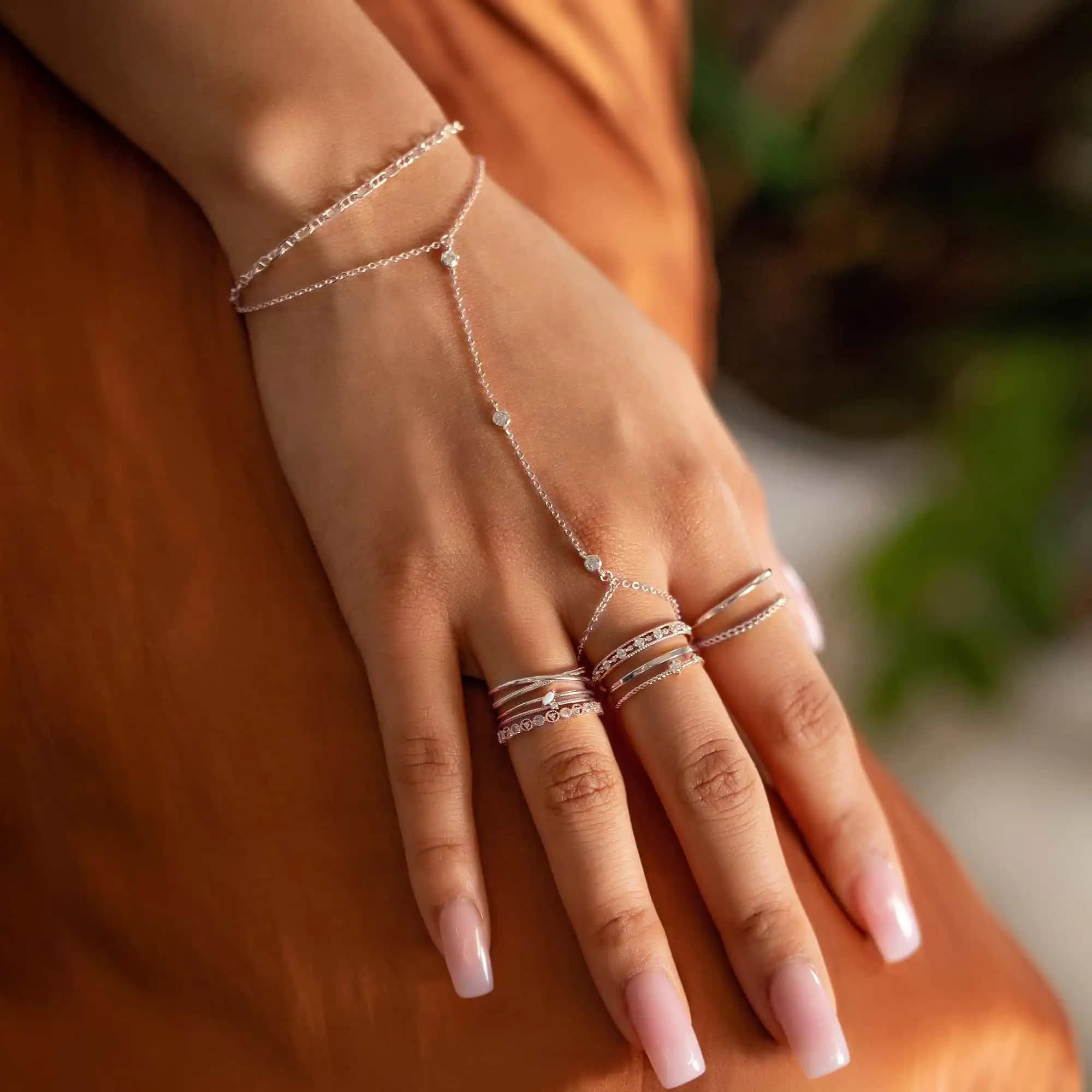 Joias Finas em Prata Esterlina 925, Pulseira de Mão Feminina com Bezel Redondo Geométrico e CZ Brilhante