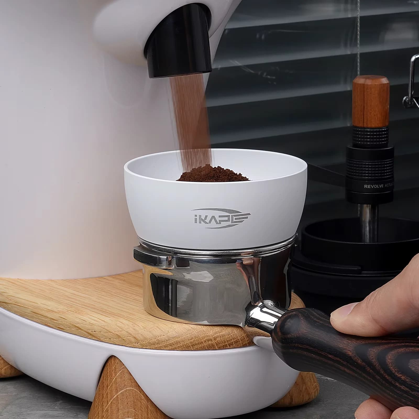 Funil Magnético de Dosagem IKAPE para Espresso 51/54/58mm com Magnetismo Forte, Compatível com Portafiltro Universal, Branco/Preto/Prata
