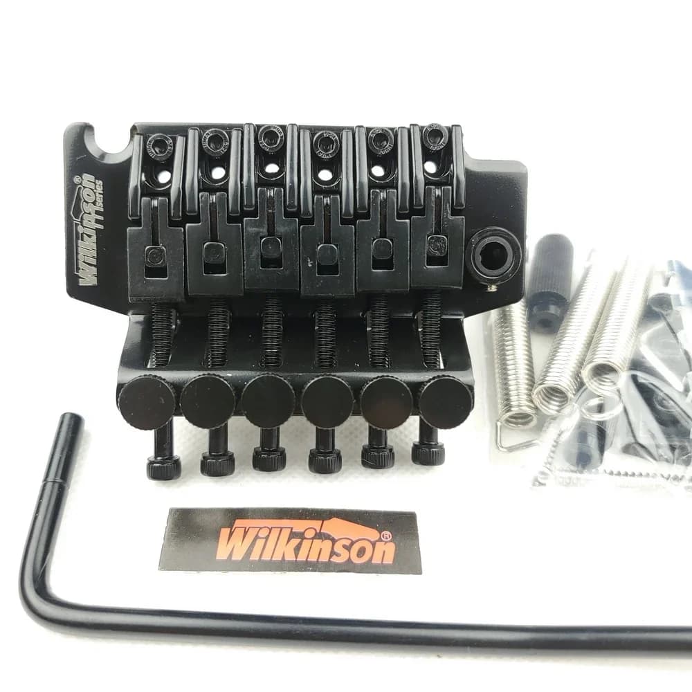 Guitarra Elétrica Licenciada Wilkinson WODL1 de 6 Cordas com Sistema de Tremolo de Dupla Bloqueação, Ponte de 42mm R2, Cor Preto Cromado Prata