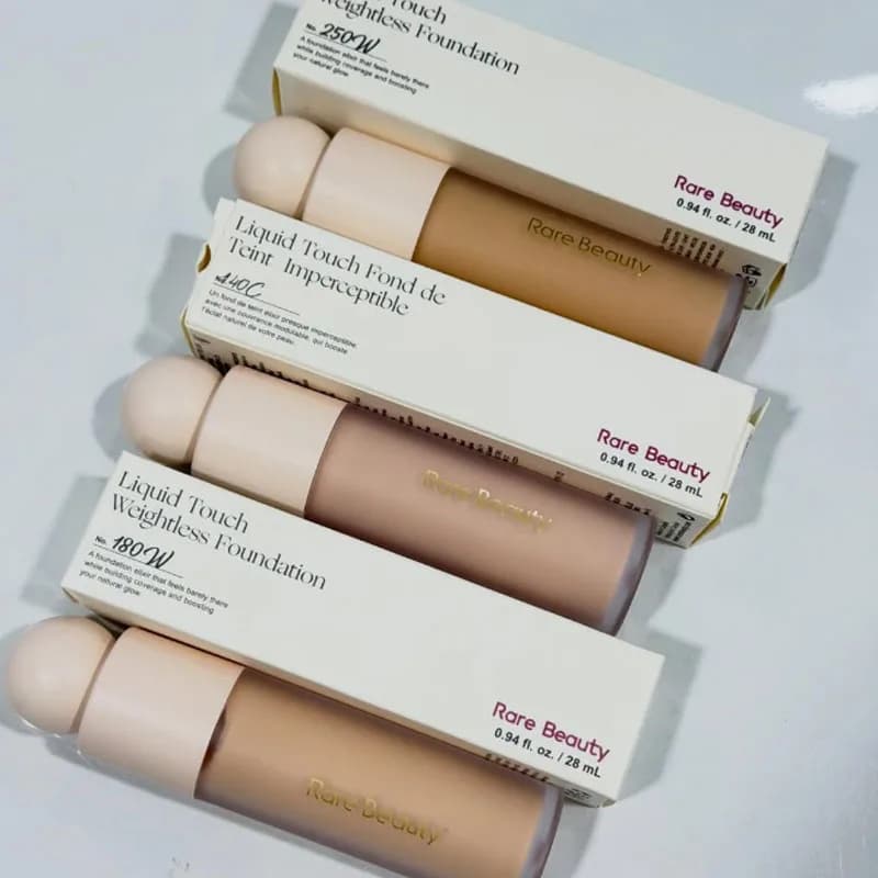 Base Líquida Luxuosa Rare Beauty, Cobertura Natural para Imperfeições, Olheiras, Sardas e Acne, Base Hidratante