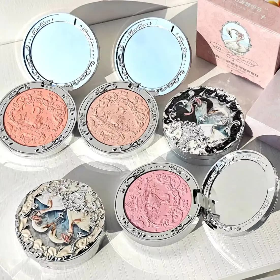 Coleção Swan Ballet da Flower Knows, Blush em Pó Matte Embossado, Cosmético Natural Iluminador de Longa Duração 5g