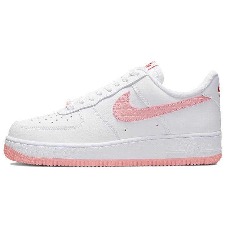 Tênis Feminino Nike Air Force 1 Low Dia dos Namorados 2022 Branco Vermelho Universitário Vela DQ9320-100 cm