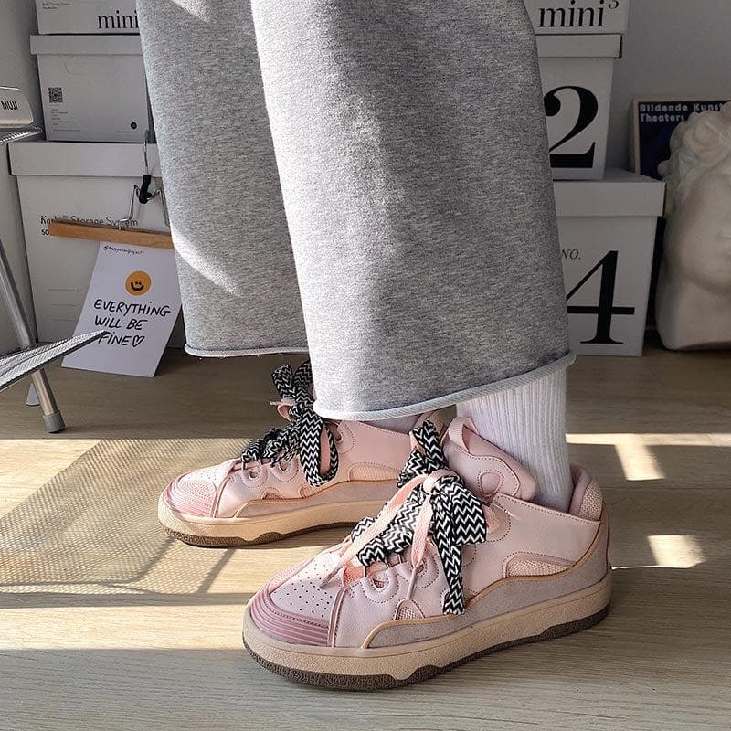 Moda Novo Moda Tênis Rosa Para Mulheres Confortável Plataforma Tênis de Designer Feminino Cadarço Colorido Fofo Casual Sapatos de Skate Mulheres