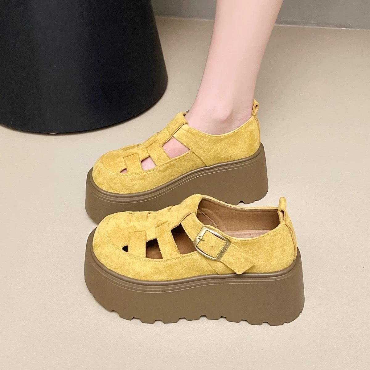 Sandálias Romanas Vazadas de Nicho Femininas Verão Novo Muffin Sola Grossa Cabeça de Bolsa Gaiola de Porco Sapatos Estilo Britânico Sapatos