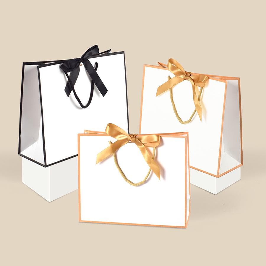 Elegante Sacola de Presente com Laço Dourado e Bordas Pretas - Sacola de Papel Multitamanho para Lojas de Roupas