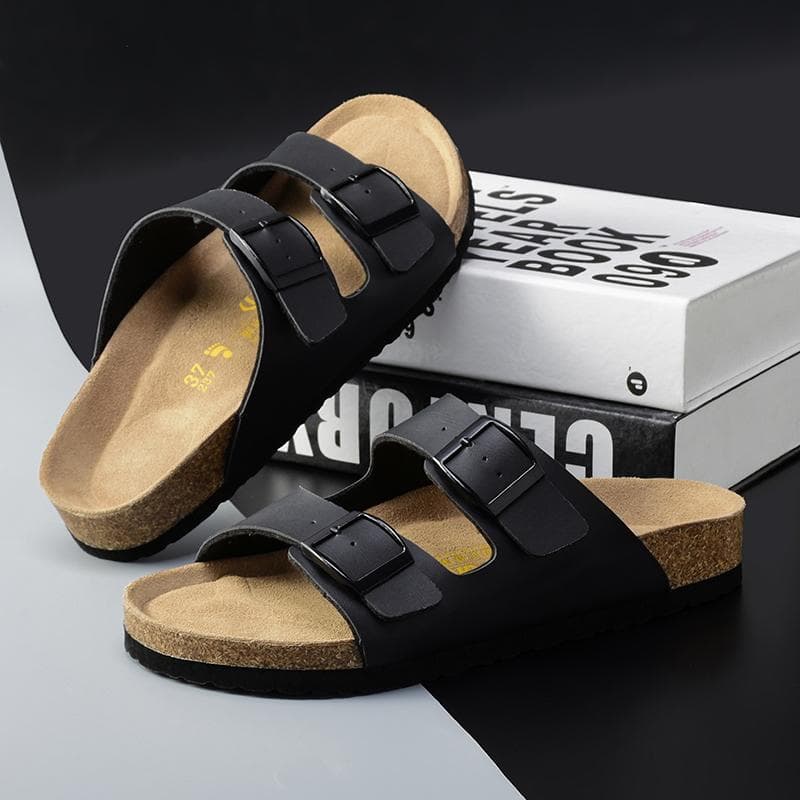 Novos chinelos clássicos de verão com botões duplos, calçados de couro macio, moda masculina, sandálias rasteiras de borracha para áreas