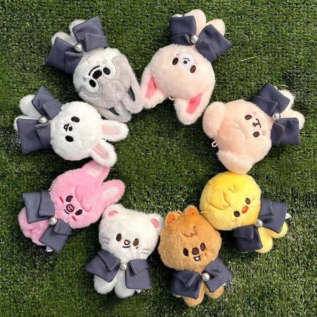 Novo Chaveiro de Pelúcia SKZOO, Pingente de Boneca, Acessórios para Mochila, Chaveiro de Pelúcia com Capa de Academia de Magia, Brinquedo Infantil,