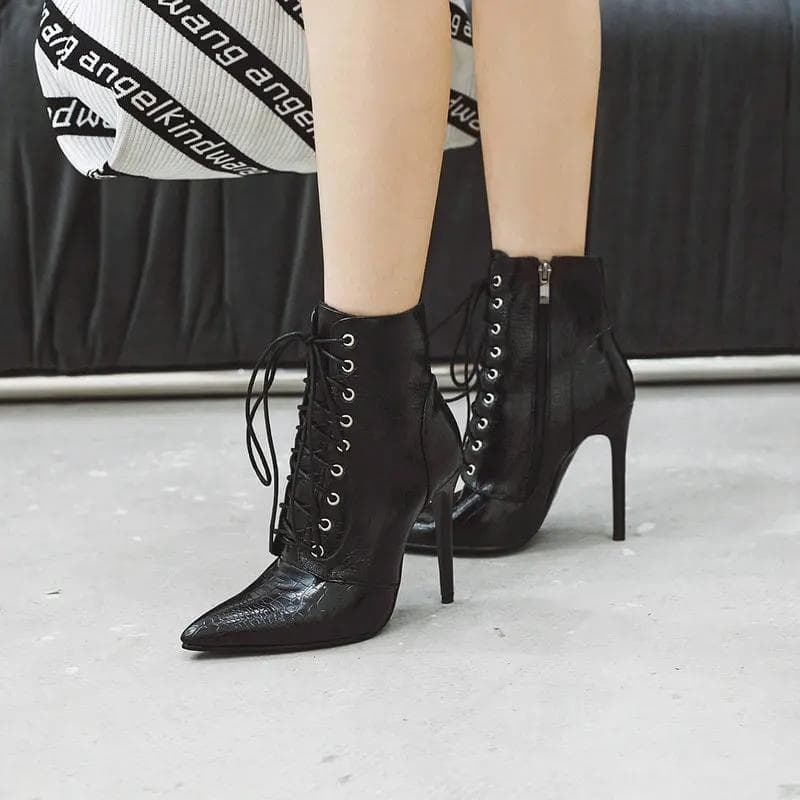 Botas de Inverno Femininas Sexy em Couro Envernizado Embossado de Salto Alto Vermelho Botas Femininas de Amarrar Bico Fino Salto Stiletto e Bota de To