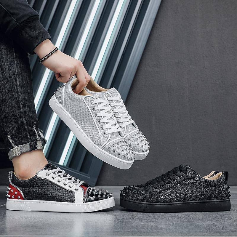 Tênis Masculino Estilo Street Punk Sapatos de Skate Designer Rebite Calçados Casuais para Homens Confortáveis Respiráveis Sapatos Planos para