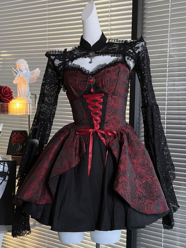 Abito Gothic Lolita con lacci maniche lunghe spalle scoperte corsetto JSK con bolero in pizzo rosso e nero.