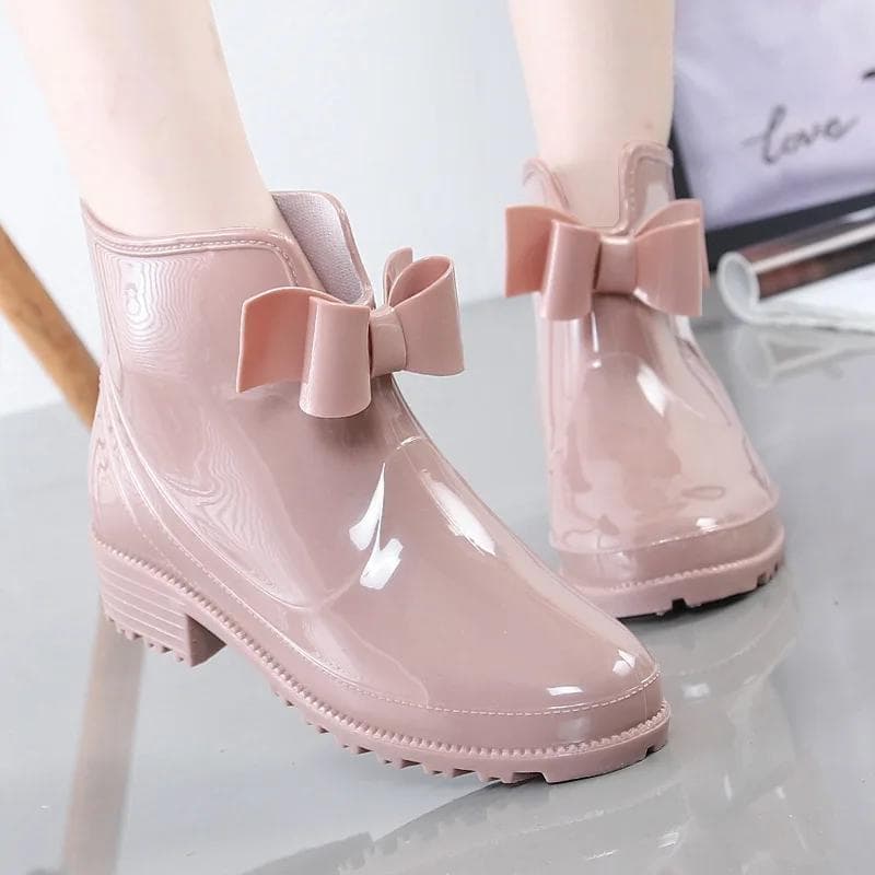 Moda Nova Moda Mulheres Botas de Chuva Moda Antiderrapante Sapatos Aquáticos Femininos Fundo Plano Mulheres Veludo Tubo Curto Quente Overshoes2024 cm
