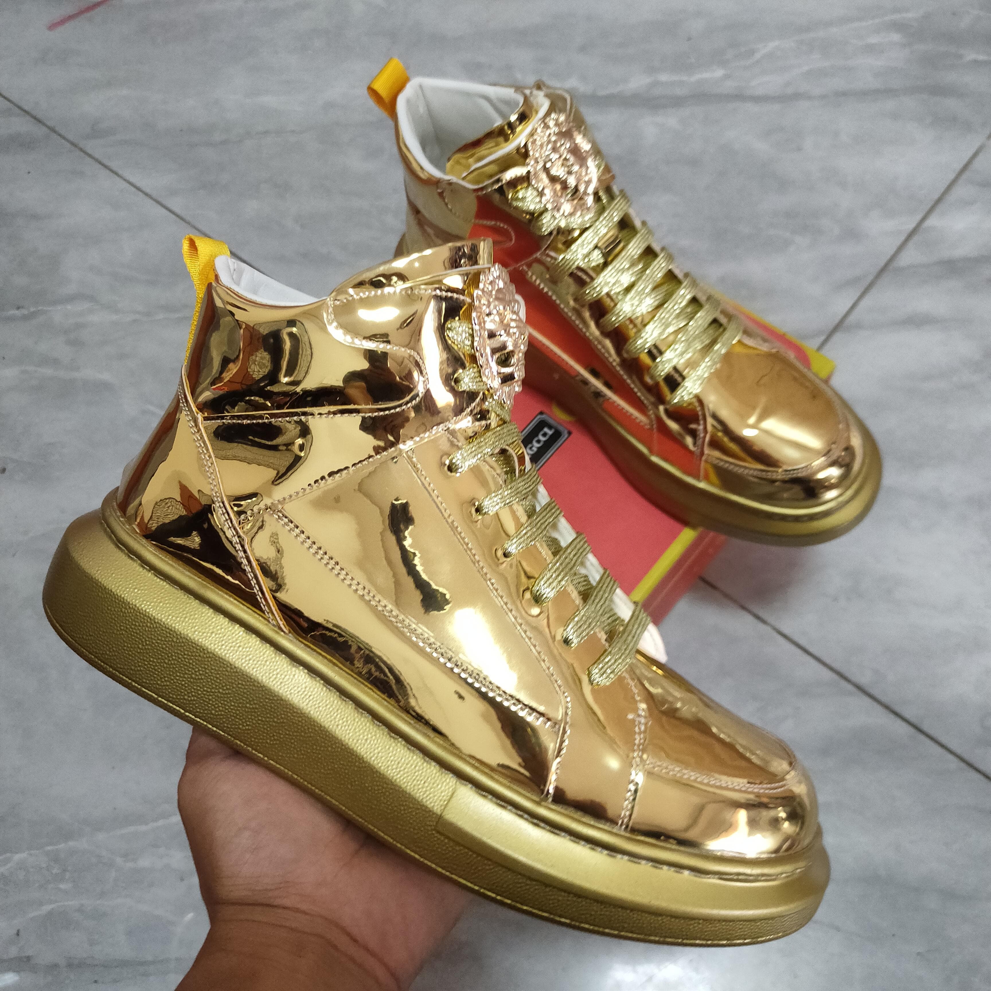 Moda Quente Moda Glitter Sapatos Masculinos Dourados Tênis Marca de Luxo Masculino Hip Hop Designer Sapatos de Skate Tênis Casuais de Cano Alto