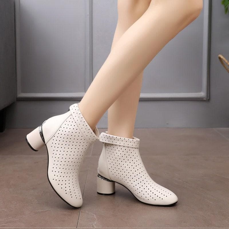 Primavera novo estilo de couro genuíno oco botas femininas salto médio botas de salto grosso confortável sola macia botas curtas moda sandália