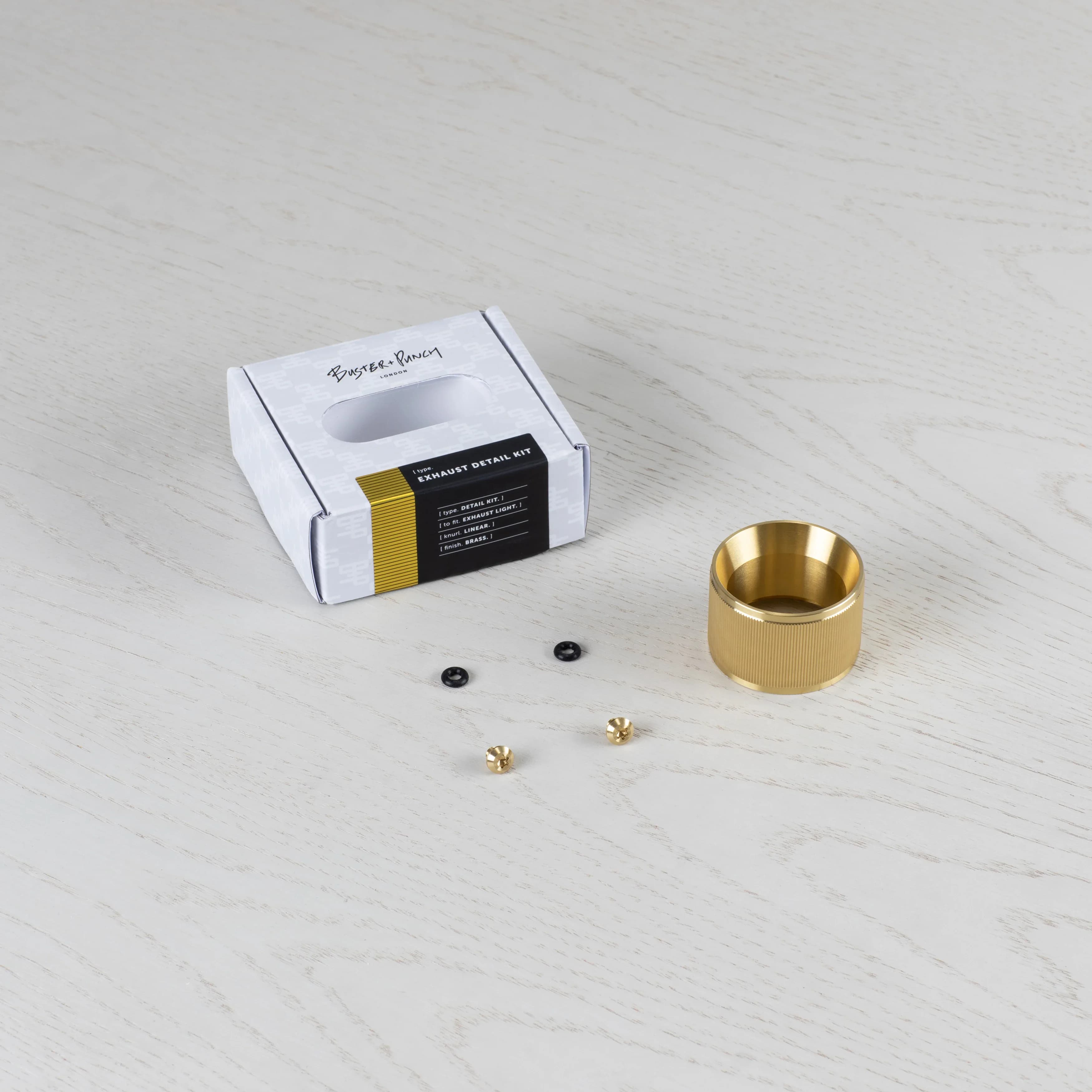 Kit decorativo para luminária linear de latão com detalhes de escapamento