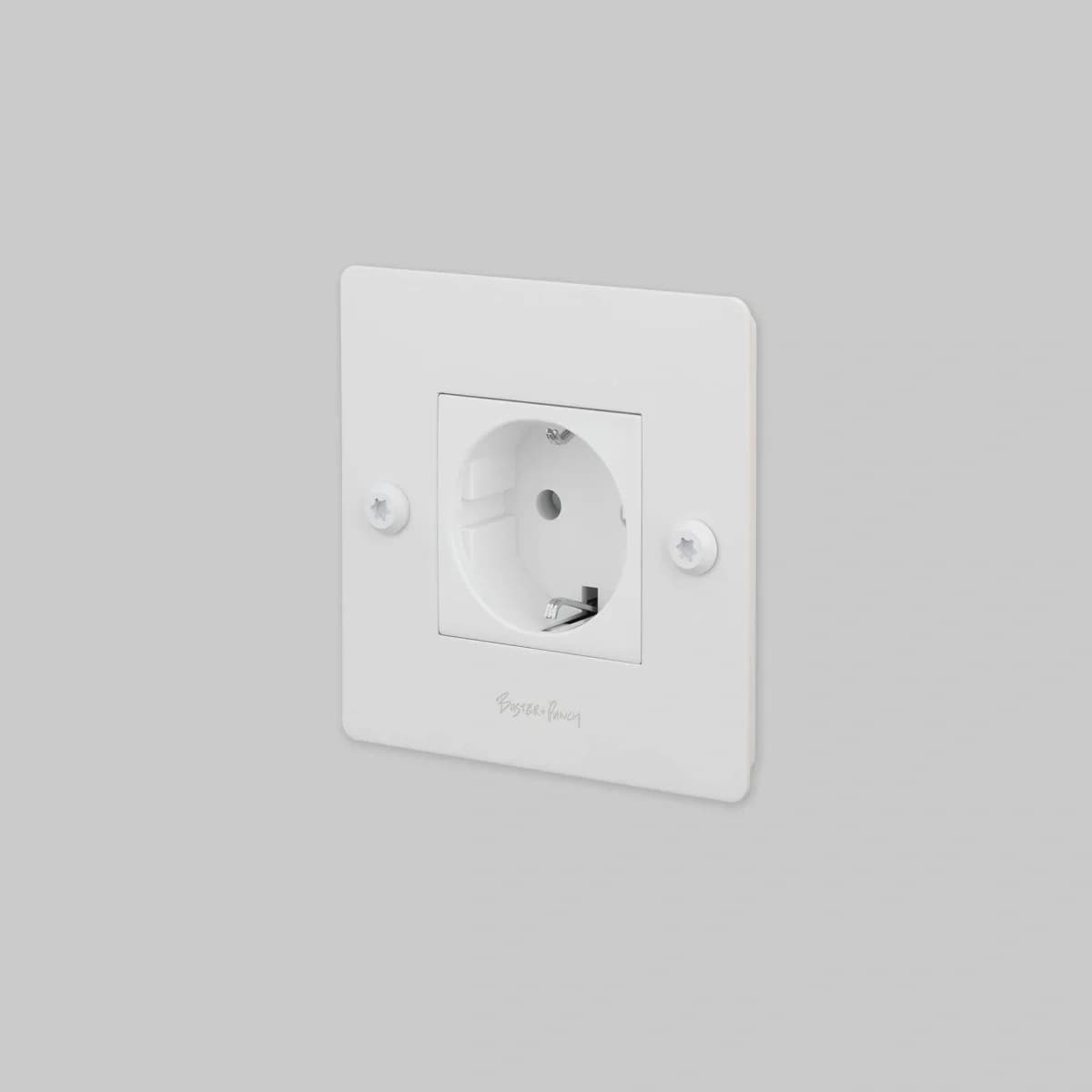 Tomada simples com logotipo Tipo F Linear 1G em aço branco, padrão europeu.
