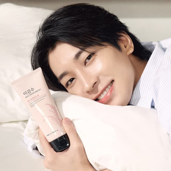 THE FACE SHOP - Rice Water Bright Foaming Cleanser - 150ml